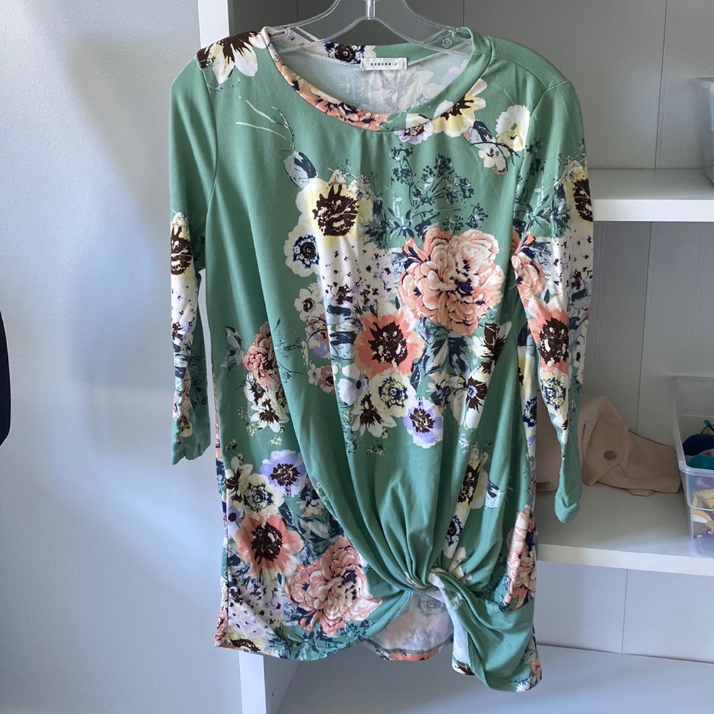 3/4 length sleeve floral shirt
